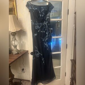 ✔️#64 BNWT ALEXANDER BY DAYMOR EMBROIDERED EVENING GOWN #1352